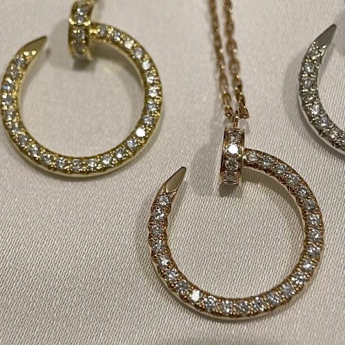 Ciondolo collana realizzato con tecnica di strassatura
