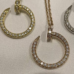 Ciondolo collana realizzato con tecnica di strassatura